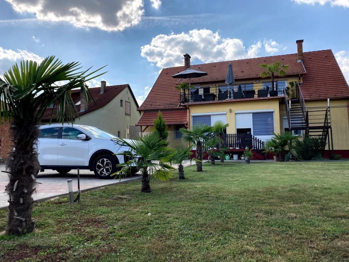 Roze Vendeghaz Hotel Villány Exterior foto
